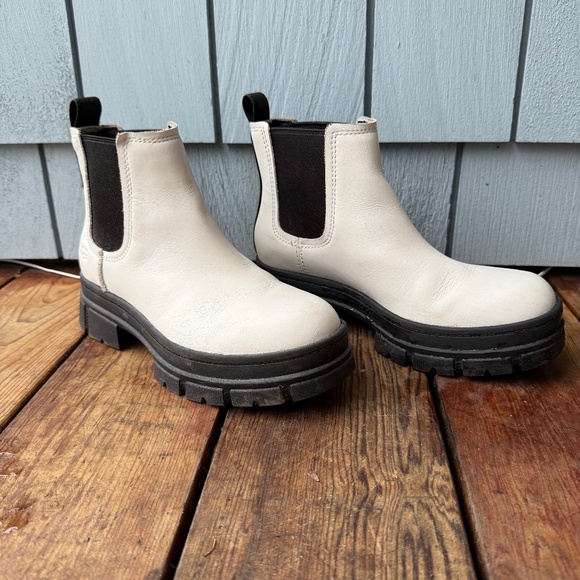 UGG Waterproof Leather Ashton Chelsea boots - White Size 7 - Picture 4 of 5